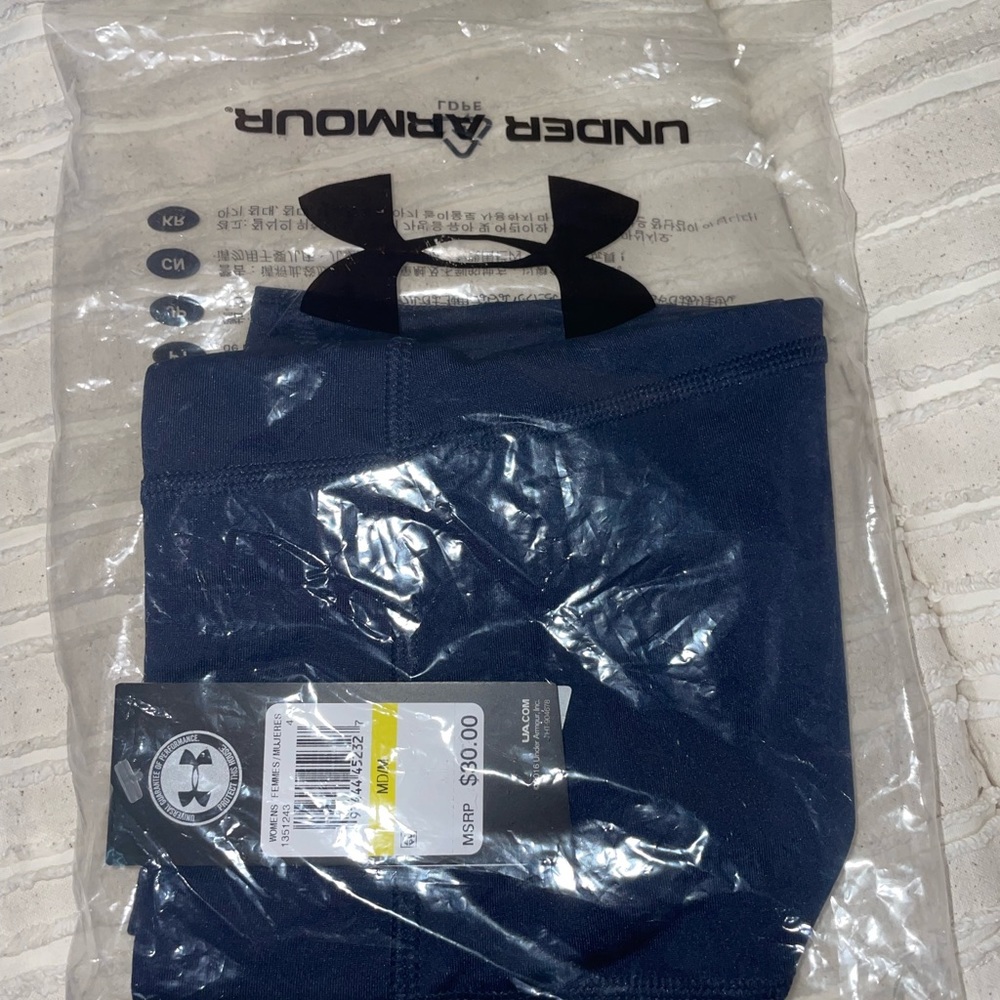 Navy Blue Under armor Volleyball spandex.